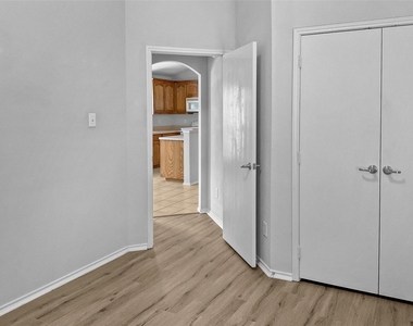6521 Regina Drive - Photo Thumbnail 13