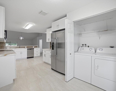 4112 Pine Ridge Lane - Photo Thumbnail 9