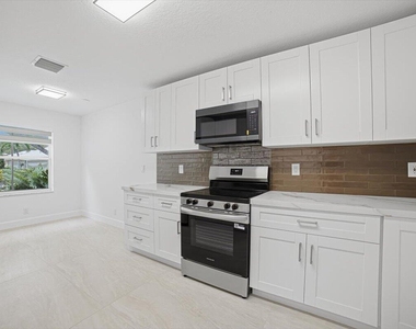 4112 Pine Ridge Lane - Photo Thumbnail 8