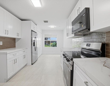 4112 Pine Ridge Lane - Photo Thumbnail 5