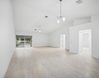 4112 Pine Ridge Lane - Photo Thumbnail 11