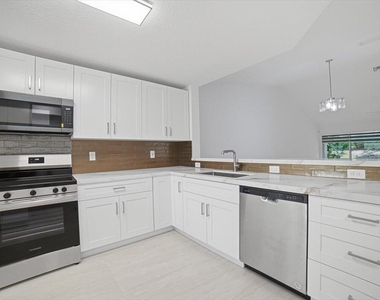 4112 Pine Ridge Lane - Photo Thumbnail 4