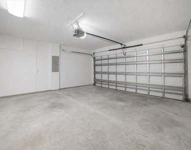 4112 Pine Ridge Lane - Photo Thumbnail 24