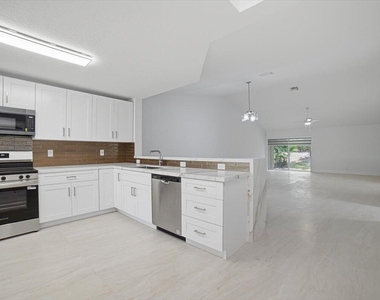 4112 Pine Ridge Lane - Photo Thumbnail 7