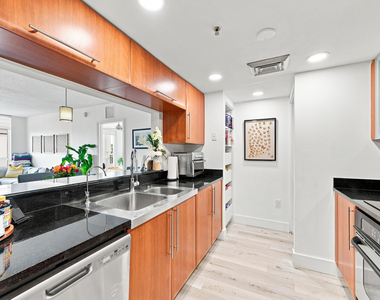 610 W Las Olas Boulevard - Photo Thumbnail 3