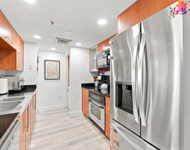610 W Las Olas Boulevard - Photo Thumbnail 2