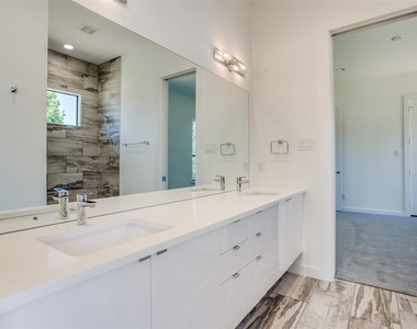 2335 Hondo Avenue - Photo Thumbnail 8
