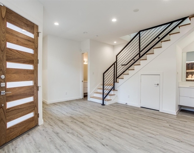 2335 Hondo Avenue - Photo Thumbnail 5