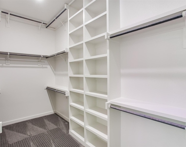 2335 Hondo Avenue - Photo Thumbnail 10