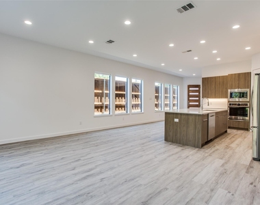 2335 Hondo Avenue - Photo Thumbnail 2