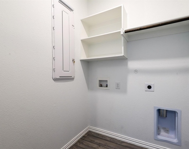 6924 Waterloo Lane - Photo Thumbnail 6
