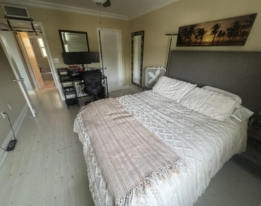 180 Isle Of Venice Drive - Photo Thumbnail 14