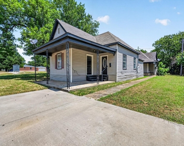 419 N Grand Avenue - Photo Thumbnail 1