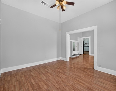 419 N Grand Avenue - Photo Thumbnail 3