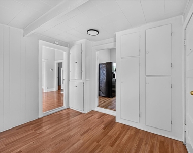 419 N Grand Avenue - Photo Thumbnail 8