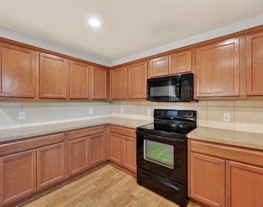 9133 Sun Haven Way - Photo Thumbnail 9
