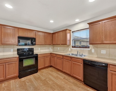 9133 Sun Haven Way - Photo Thumbnail 7