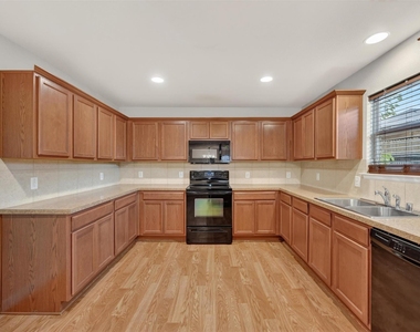 9133 Sun Haven Way - Photo Thumbnail 6