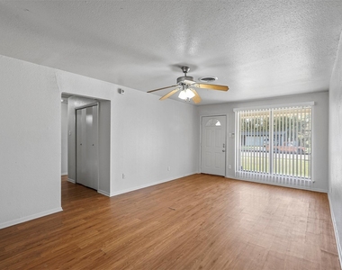 3204 Caribbean Drive - Photo Thumbnail 7