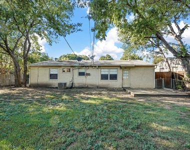 3204 Caribbean Drive - Photo Thumbnail 18