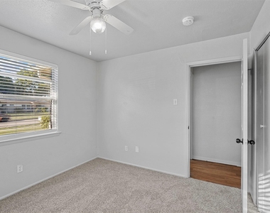 3204 Caribbean Drive - Photo Thumbnail 16