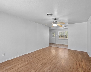 3204 Caribbean Drive - Photo Thumbnail 6