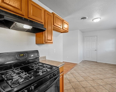 3204 Caribbean Drive - Photo Thumbnail 11