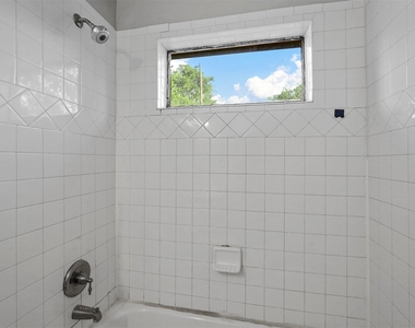 3204 Caribbean Drive - Photo Thumbnail 17