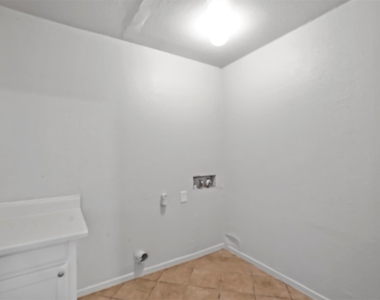 3204 Caribbean Drive - Photo Thumbnail 8