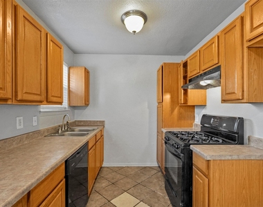 3204 Caribbean Drive - Photo Thumbnail 10