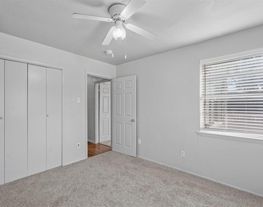 3204 Caribbean Drive - Photo Thumbnail 15