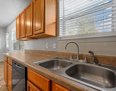 3204 Caribbean Drive - Photo Thumbnail 12