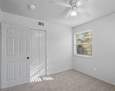 3204 Caribbean Drive - Photo Thumbnail 2