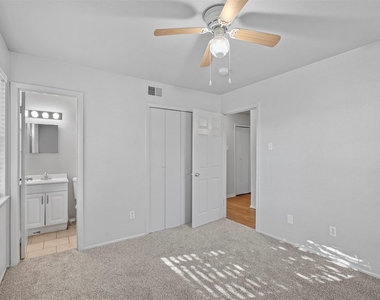 3204 Caribbean Drive - Photo Thumbnail 4