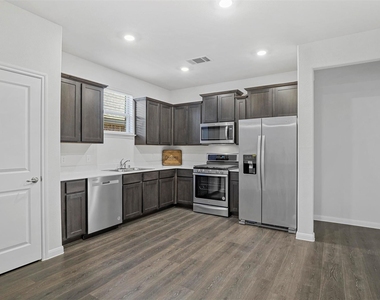 3911 Nature Court - Photo Thumbnail 5