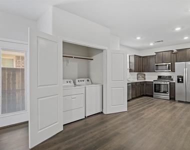 3911 Nature Court - Photo Thumbnail 3