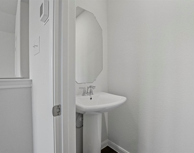3911 Nature Court - Photo Thumbnail 23