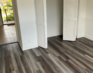 1445 Lake Crystal Drive - Photo Thumbnail 4