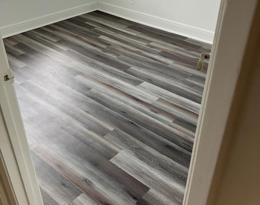 1445 Lake Crystal Drive - Photo Thumbnail 7