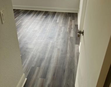 1445 Lake Crystal Drive - Photo Thumbnail 5