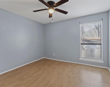 2101 Park Willow Lane - Photo Thumbnail 8