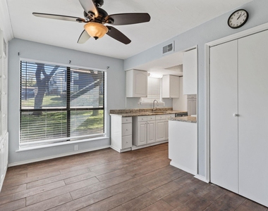 2101 Park Willow Lane - Photo Thumbnail 6
