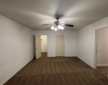 909 Parkplace Ridge - Photo Thumbnail 10