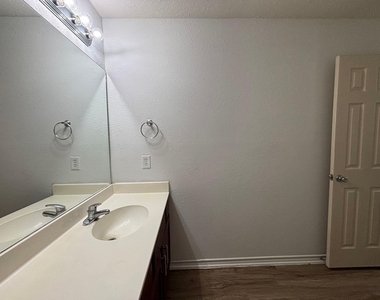 909 Parkplace Ridge - Photo Thumbnail 22