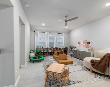 2262 Poppyvine Road - Photo Thumbnail 17