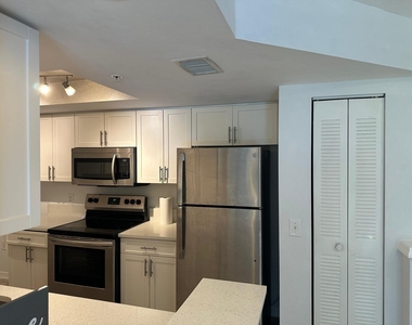 4179 N Haverhill Road - Photo Thumbnail 6