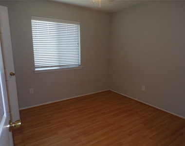 2612 Sierra Drive - Photo Thumbnail 13
