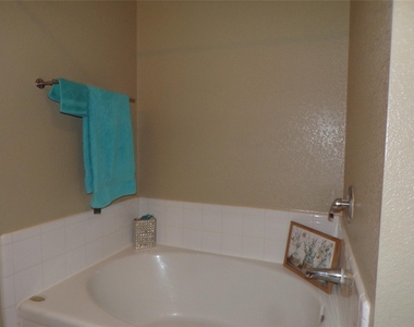 2612 Sierra Drive - Photo Thumbnail 10