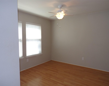 2612 Sierra Drive - Photo Thumbnail 15