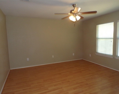 2612 Sierra Drive - Photo Thumbnail 8